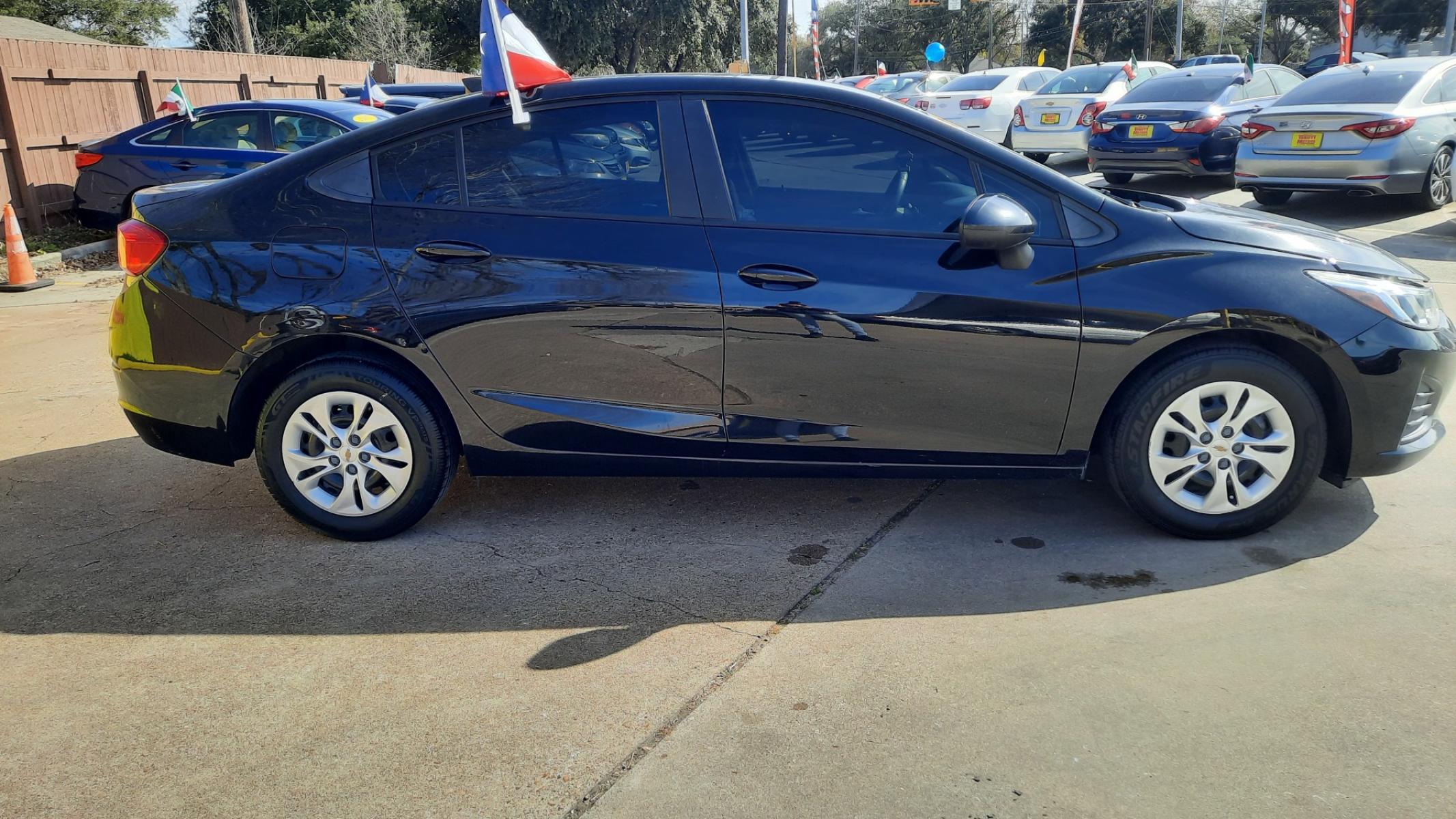 2019 Chevrolet Cruze (1G1BC5SM8K7) , located at 16710 Clay Rd., Houston, TX, 77084, (281) 859-7900, 29.834864, -95.656166 - Photo #1